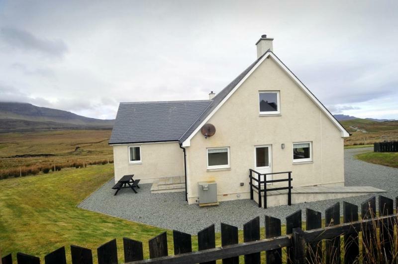 Trotternish Ridge View Apartment Staffin Exterior photo